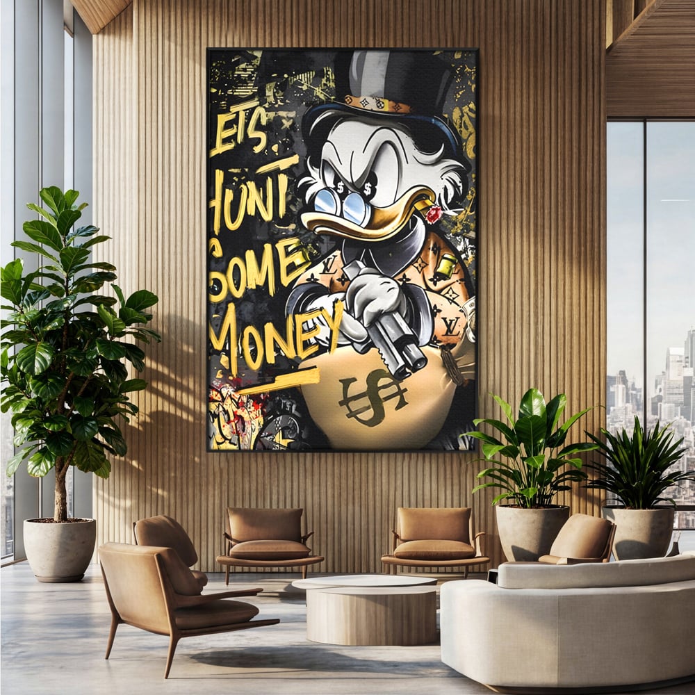 Tablou canvas cu ilustratie cu scrooge duck tinand o arma, in rama de aluminiu negru, pe perete intr-un birou